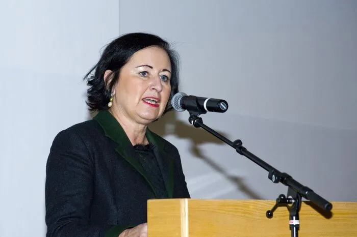Darunter Landesschulratspräsidentin Elisabeth Meixner ...