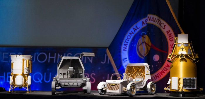 Fuhrpark: Lunar Lander, die beiden Rover und ein Mond-Orbiter