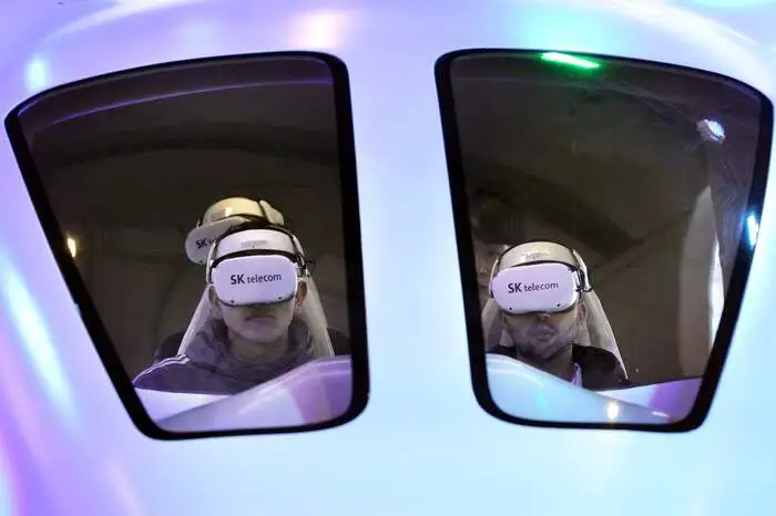 Die südkoreanische SK Telecom hat ein urbanes Lufttaxi im Gepäck. Via VR-Brille sollen die Flüge simuliert werden