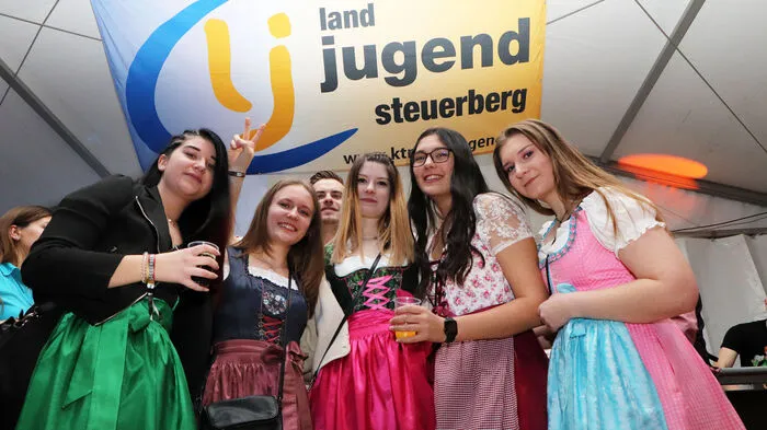 Stimmung mit heißen Rhythmen gab es auch im LJ-Discozelt!