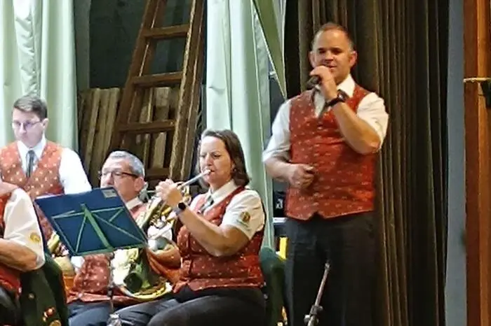 Unter der Leitung von Kapellmeister Stefan Moser wurde das Publikum erstmals von der Damencombo des Gösser Musikvereins begrüßt.