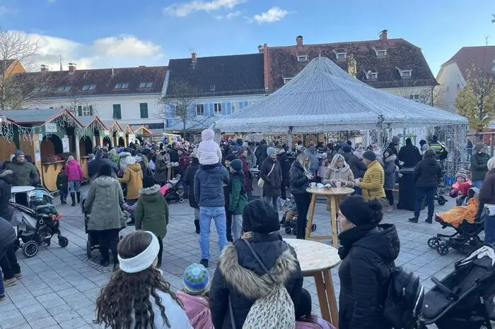 Auch heuer hatten sie wieder unzählige rote Geschenkssackerl geschnürt.