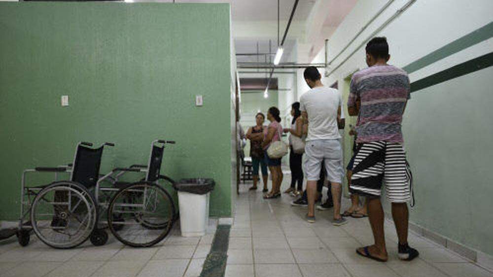 Brasilianer lassen sich nach Ausbruch der Epidemie gegen Gelbfieber impfen