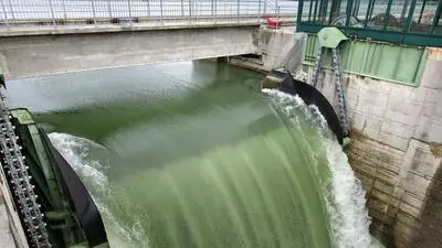 Kraftwerk Edling im Bezirk Völkermarkt: Stausee Edling wird vom Verbund um 90 Zentimeter abgelassen.