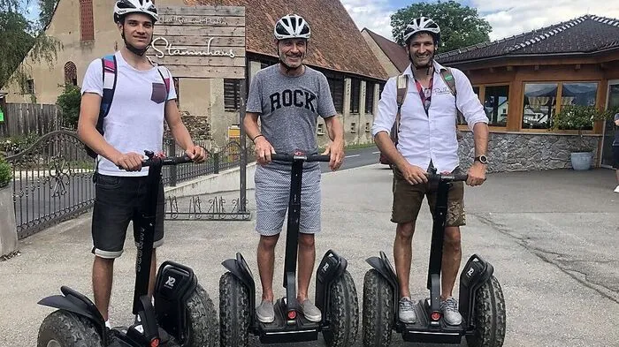 Lukas (links) und Franz Perschler mit Beat Zehnder
