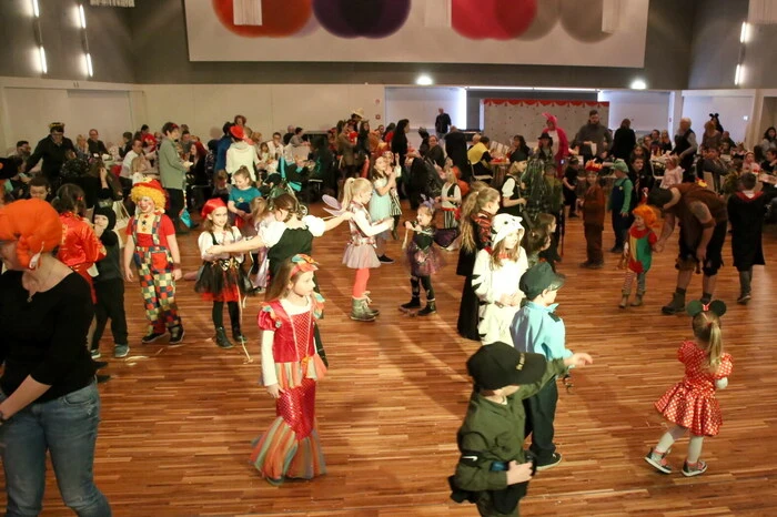 In der örtlichen Blumenhalle ging der Kindermaskenball der St. Veiter Kinderfreunde... 