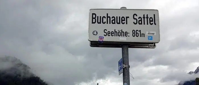 Die B 117 führt unter anderem über den Buchauer Sattel