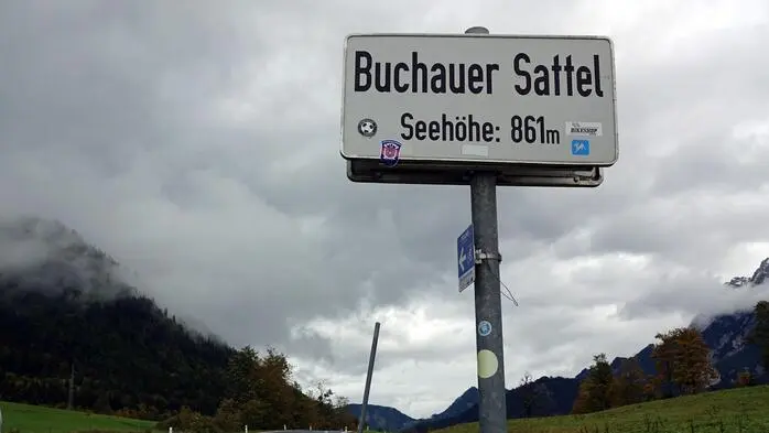 Die B 117 führt unter anderem über den Buchauer Sattel