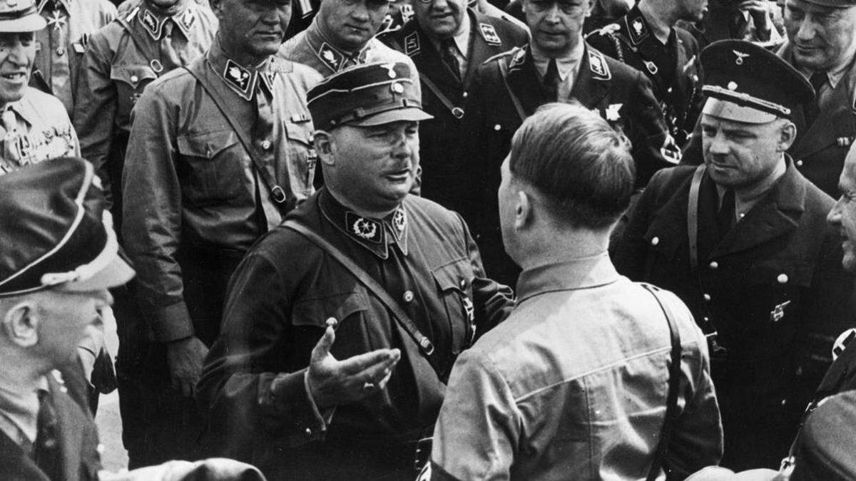 Ernst Röhm mit seinem Mörder. Foto von Hitlers „Leibfotografen“ Heinrich Hoffmann