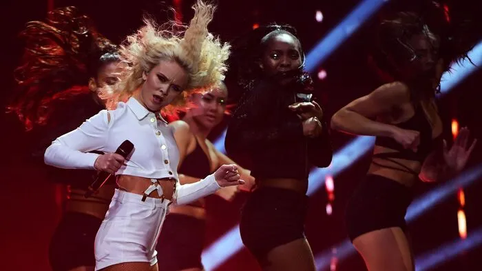 Es war eine schillernde Gala: Sonntagabend wurden in Rotterdam die MTV Europe Music Awards vergeben (Bild: Zara Larsson). Der kanadische Popstar Justin Bieber war mit drei Auszeichnungen der große Gewinner.