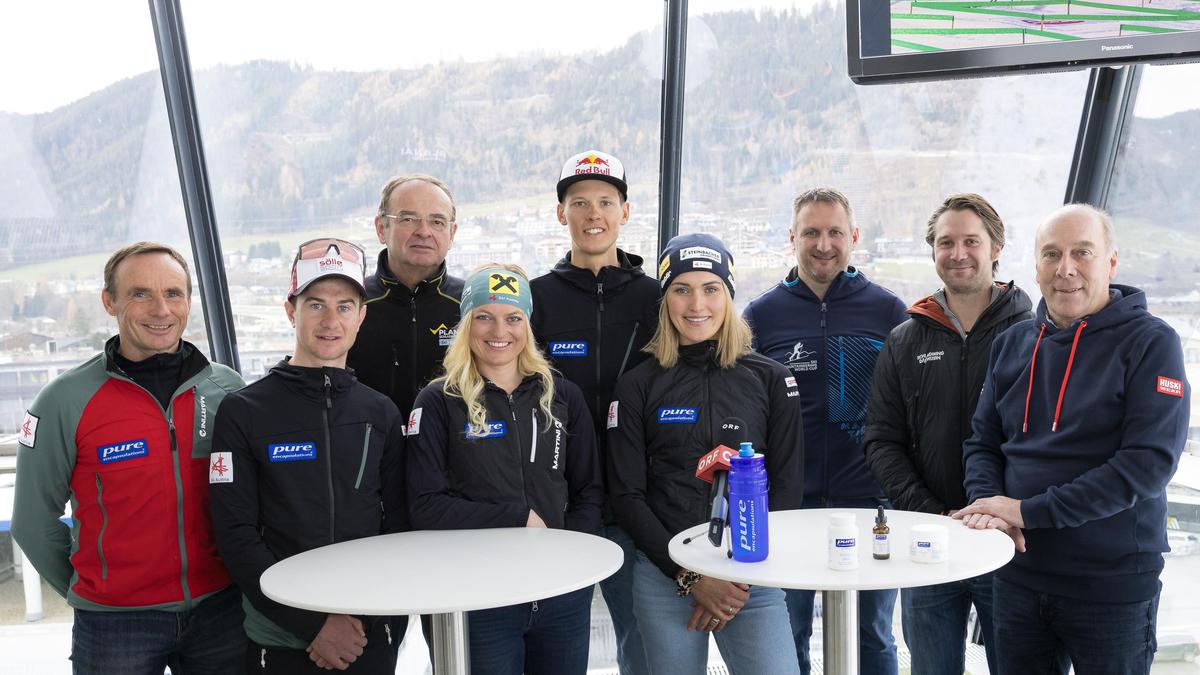 In Schladming gab‘s eine Vorschau auf die kommende Saison der Skibergsteiger - im Bild v. l. Georg Wörter, Christof Hochenwarter, Georg Bliem, Sarah Dreier, Paul Verbnjak, Johanna Hiemer, Erwin Mayer, Franz Eisl und Karl Fischbacher