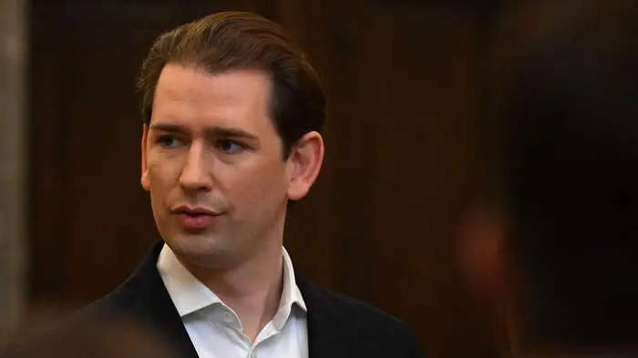 Dem früheren Bundeskanzler Sebastian Kurz (ÖVP) wird vorgeworfen, vor dem Ibiza-Untersuchungsausschuss im Jahr 2020 falsch ausgesagt zu haben - unter Wahrheitspflicht. Er bestreitet die Vorwürfe.