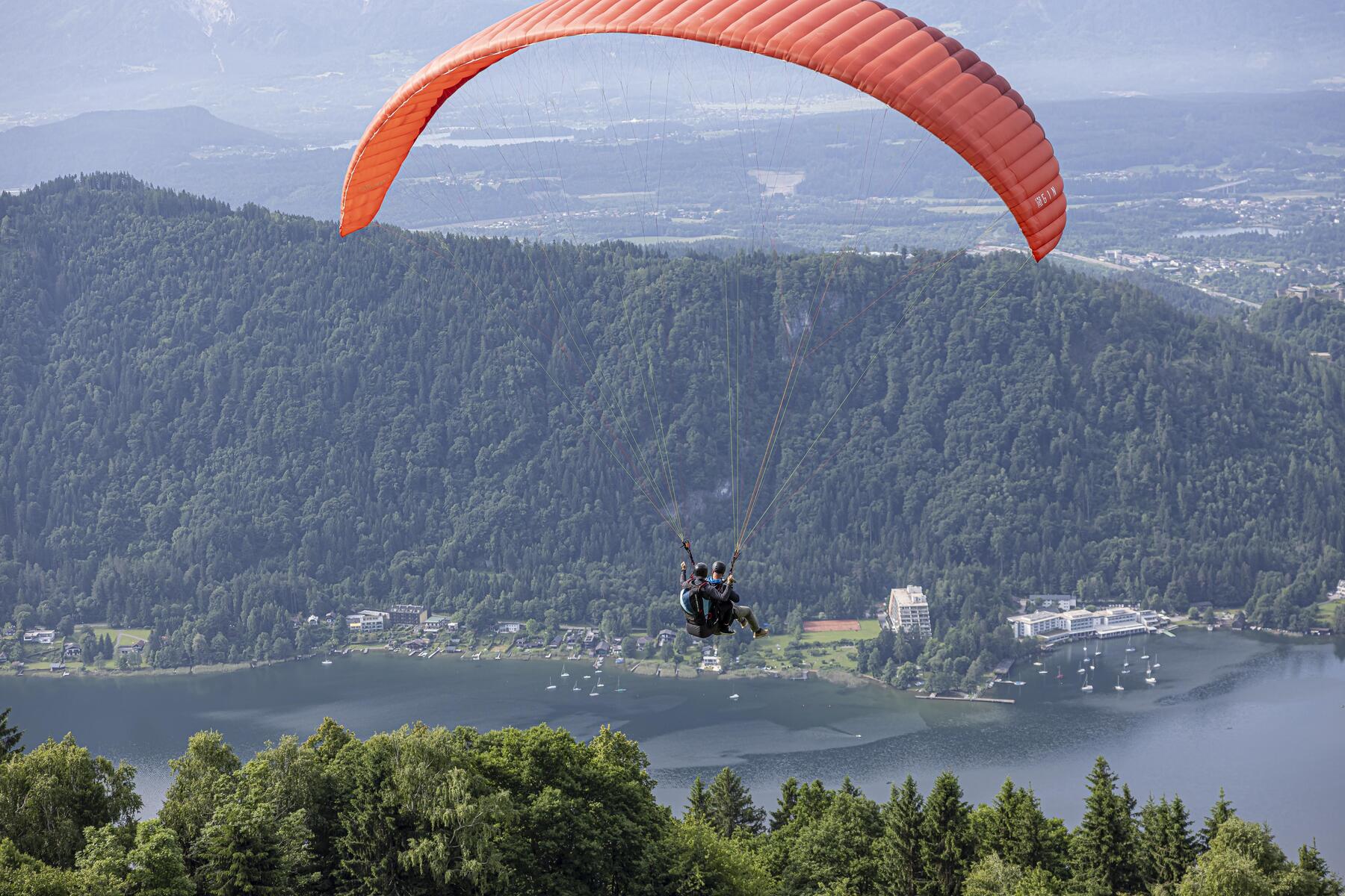 Paragleiter löste Notschirm aus und landete im Oss