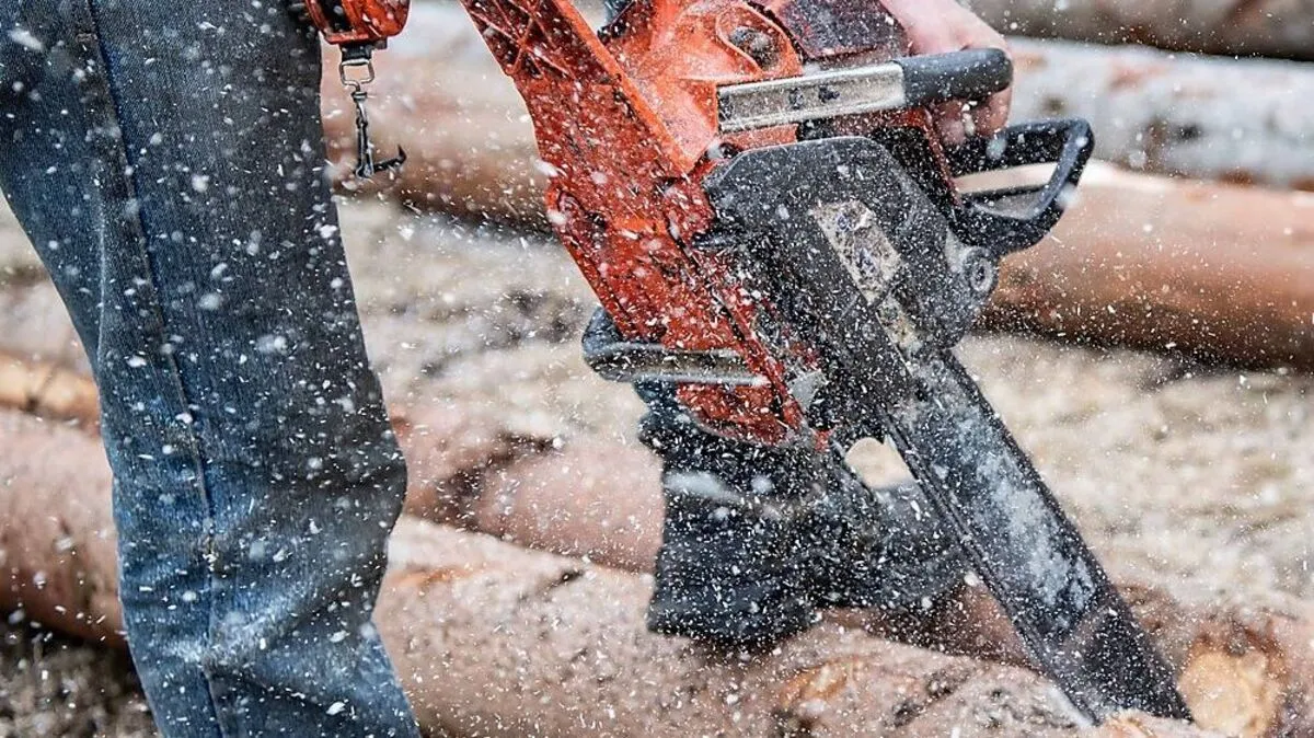 Der 40-jährige Mann wurde nach der Erstversorgung ins Krankenhaus Lienz geflogen (Sujetbild)