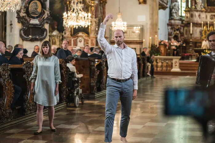 Tanzperformance von Allezeit.Liturgie-Mosaik.