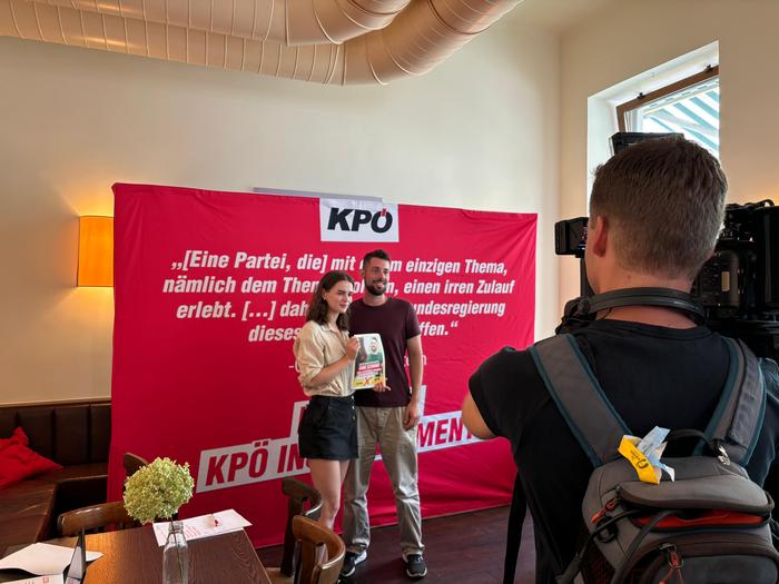 KPÖ präsentierte Wahlprogramm | Alisa Vengerova und Tobias Schweiger von der KPÖ stellten ihr Programm für die Nationalratswahl in Wien-Ottakring vor