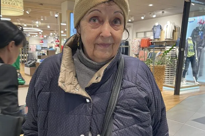 Für Hanna aus Graz zeigt sich durch die steigenden Preise auch der Lebensstandard gefährdet: "Es ist schon sehr, sehr bedauerlich und auch bedrohlich", meint die Grazerin und verdeutlicht: "Man schaut dann wirklich nur auf die Preise und welche Angebote es gibt. Da muss man sich das dann überlegen, ob man sich das noch leisten kann."
