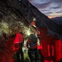 Erst in den frühen Morgenstunden konnte die Familie gerettet werden. 20 Bergretter aus Eisenerz waren im Einsatz