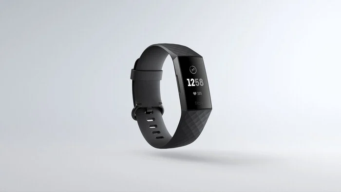 Fitbit Charge 3 ist das neueste Produkt des Marktführers Fitbit. Anders als der Vorgänger hat das Gerät einen Touchscreen und ist wasserdicht. Dazu kommt ein Sensor für die Sauerstoffsättigung. Was weiterhin fehlt: GPS. Preis: 149,95