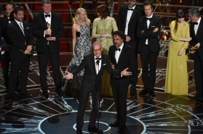 Ausgerechnet Hauptdarsteller Michael Keaton, der als sicherer Favorit gegolten hatte, gewann den Oscar allerdings nicht. Er nahm's gelassen: "Es ist mir eine Ehre, hier mit diesen Leuten auf der Bühne zu stehen", sagte er.