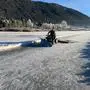 Ein Räumfahrzeug am Weißensee | Am Sonntag wurden am Weißensee bereits die Bahnen freigeräumt