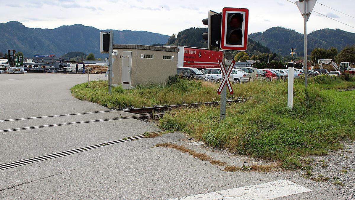 Bei diesem Bahnübergang ereignete sich Ende September der schwere Unfall