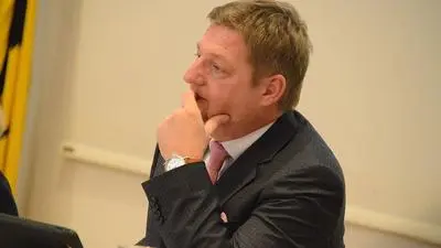 Gegen Albel wird wegen Falschaussage und Amtsmissbrauch ermittelt