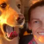 Hilary Swank mit einem ihrer Hunde