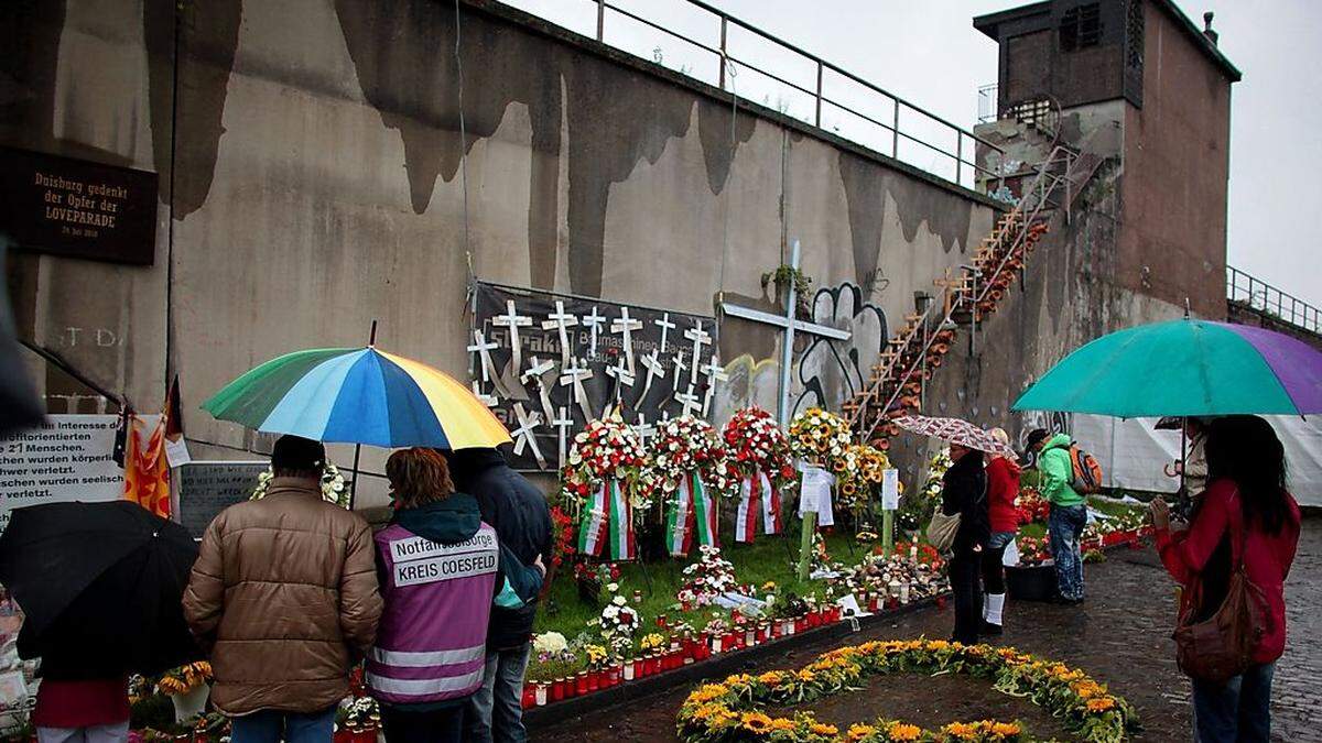 Gedenken am Jahrestag des Loveparade-Unglueck