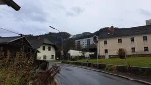 Einige verkehrsberuhigende Maßnahmen wurden in der Kaltenbrunner Straße gesetzt