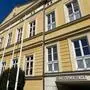In diesem Gebäude in bester Zentrumslage befinden sich das Bezirksgericht und das AMS Murau