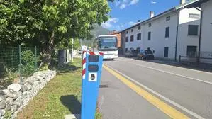 Um zu sehen, ob der Radarkasten eventuell geladen sein könnte, schaut man in Italien im Internet nach