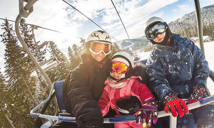In manchen Skigebieten kommen Ihre Kleinen gratis auf die Piste