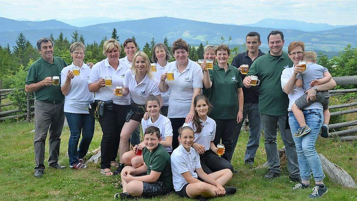 Gestern feierte das Team des Wildwiesenwirtes in Miesenbach den zweiten Platz bei der Platzwahl