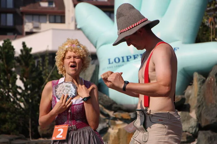 Beim ersten Teil des Wettbewerbes mussten die Paare am Laufsteg ihre Kreativität unter Beweis stellen, was definitiv gelang!