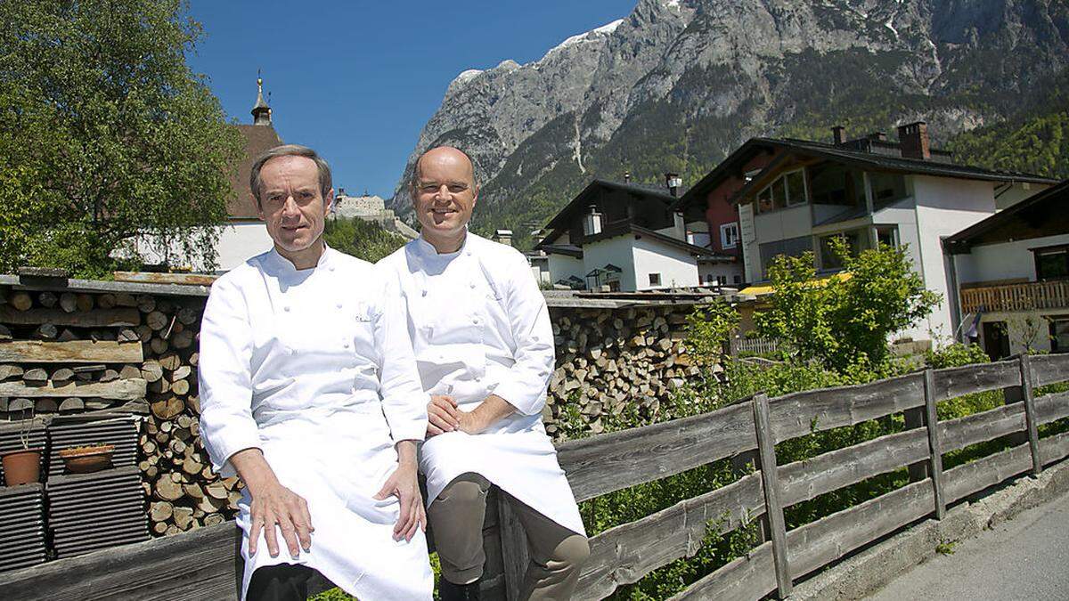 Karl und Rudolf Obauer in ihrem Heimatort Werfen