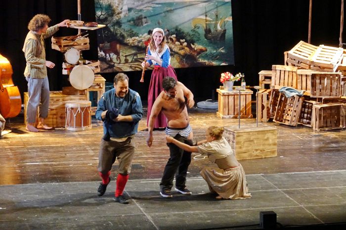 Klicken Sie sich durch die weiteren Bilder des musikalischen Zirkus-Theater-Stückes  von"Seasons" vom Cirque Noel.