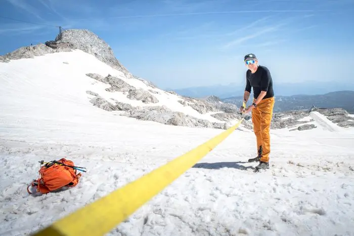 90 Gletscher vermaßen die freiwilligen Helfer des Alpenvereins im Gletscherhaushaltsjahr 2023/24. Davon gingen 75 in die Ermittlung des Mittelwertes ein