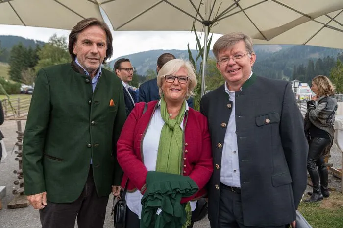 Unter den zahlreichen Gratulanten: Ex-LH Franz und Ingrid Voves, Caritas-Direktor Herbert Beiglböck...