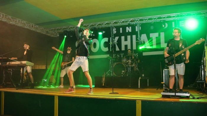 Auftakt der Trössinger Frühlingsparty mit der Kärntner Band „Die Stockhiatla“.