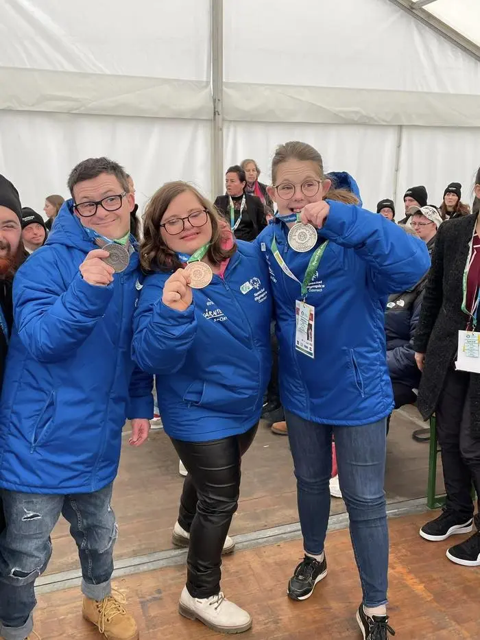 Von links: Georg Brugger, Verena Eder und Sarah Mphlbacher ertanzten sich Medaillen