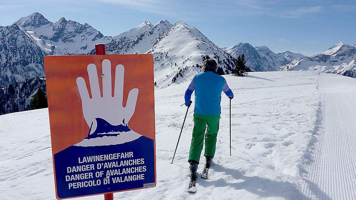 Solche Warnschilder sollte man derzeit in Kärnten und Osttirol keinesfalls ignorieren (Symbolfoto)