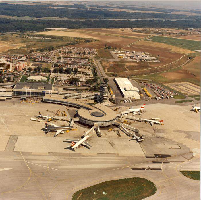 Blick auf das Rollfeld im Jahr 1989