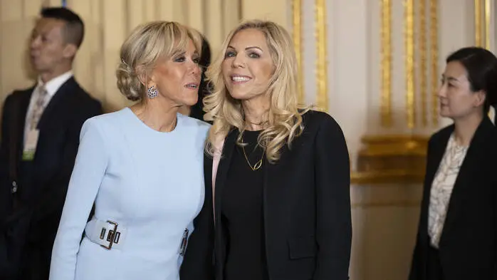 Tiphaine Auzière (re.) ist die jüngste Tochter von Brigitte Macron und stammt aus ihrer ersten Ehe.