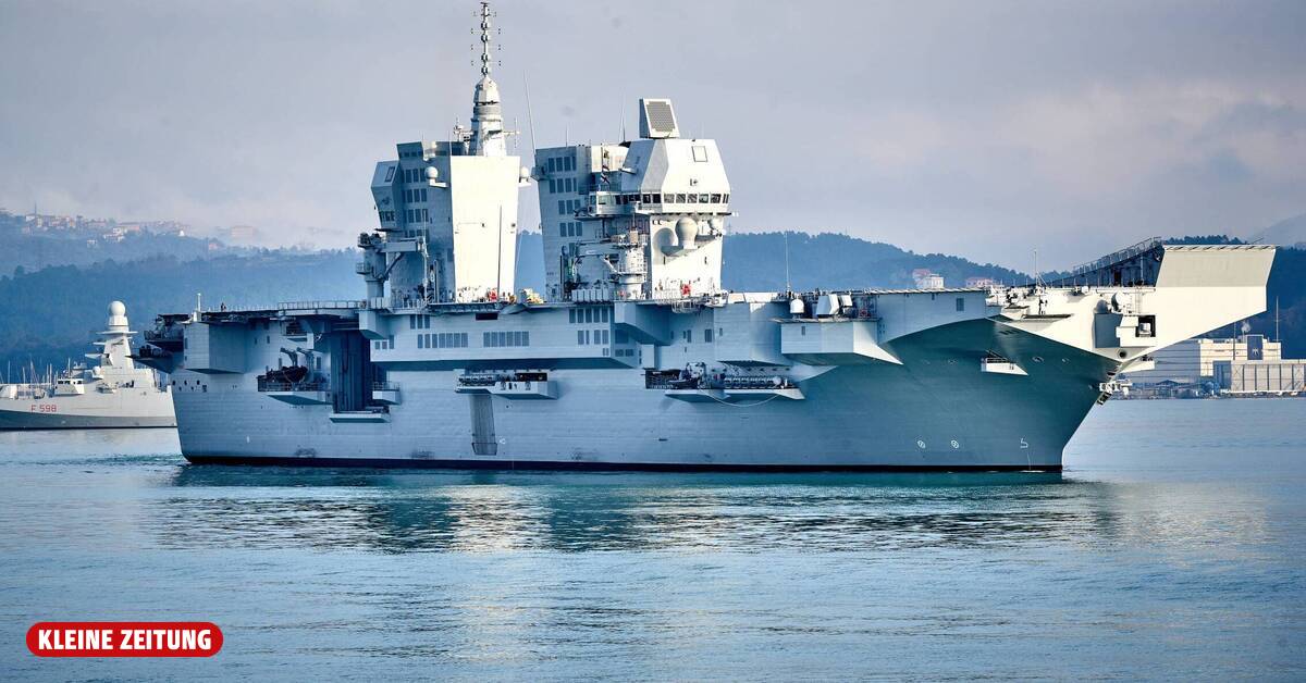 Das größte Kriegsschiff Italiens lief im Hafen von Triest ein