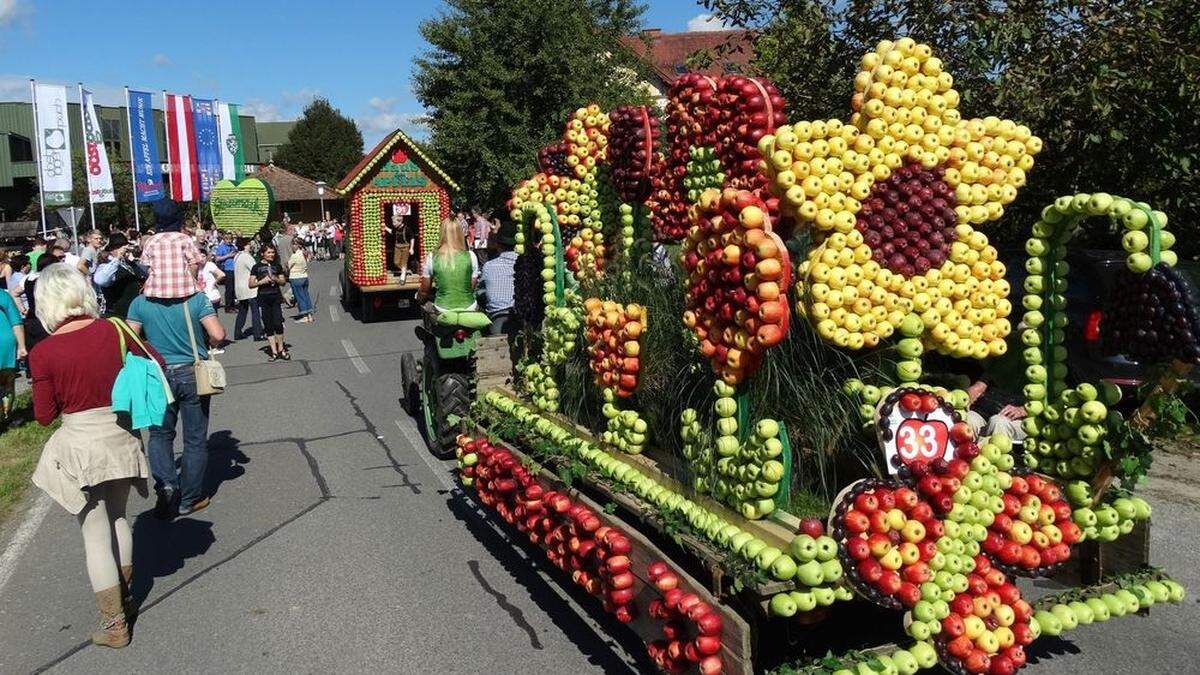 Apfelkorso bei der Erlebnisfahrt auf der Steirischen Apfelstraße