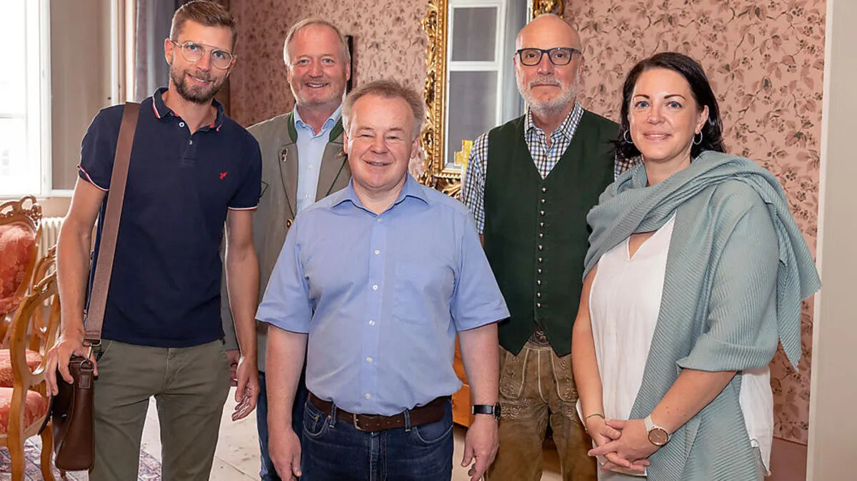 Pater Superior Michael Staberl (M.) stellte das Projekt mit Andreas Schweiger, Bürgermeister Walter Schweighofer, Gemeinderat Johann Hollerer und Maria Hell von der Leader-Region vor