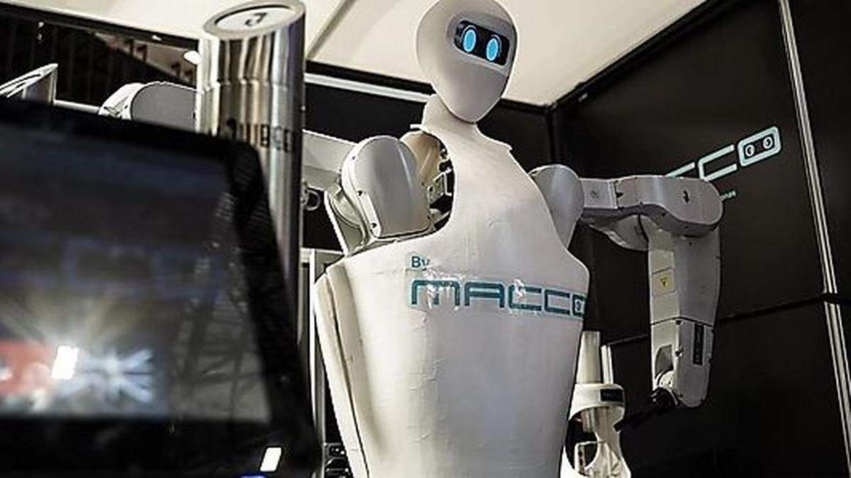 Der Roboter soll als kontaktloser Kellner fungieren.
