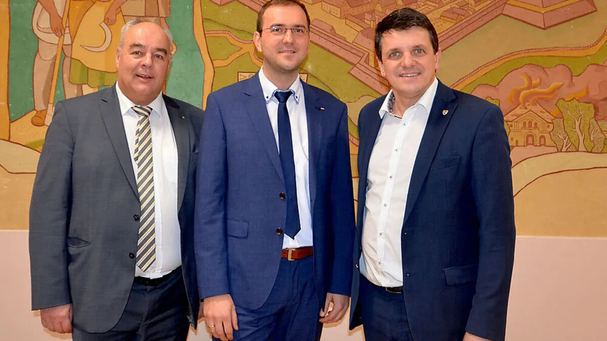 Stadtwerke Fürstenfeld: Auf Bernhard Edelsbrunner (links) folgt Franz Friedl (Mitte), Franz Jost, rechts, bleibt indes vorerst im Amt
