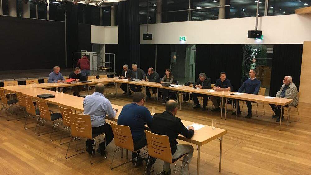 Der Gemeinderat von Wildon war nicht beschlussfähig, die Sitze von SPÖ, ProW und Fraktionslosen blieben leer 